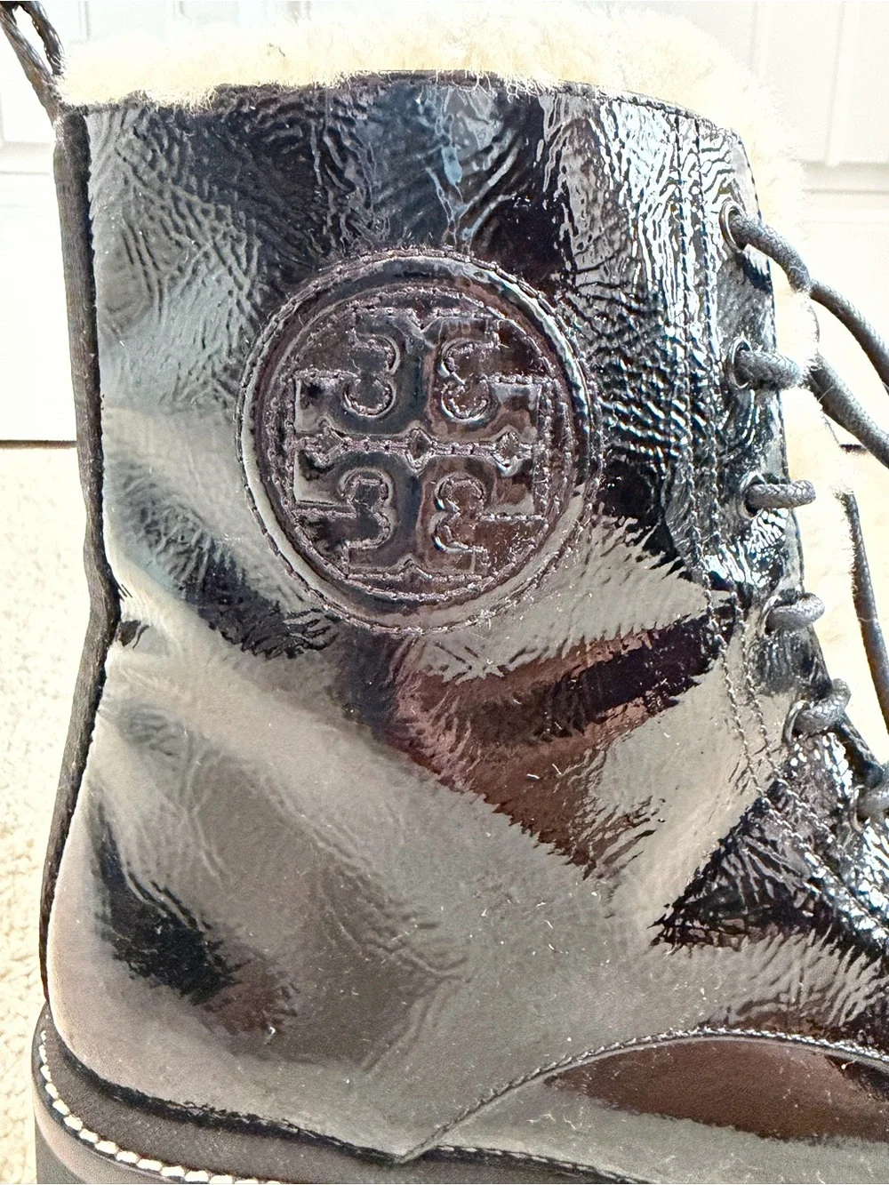Tory Burch Miller Lug Sole Black Patent Shearling Lined Combat Boots Womens Sz 8